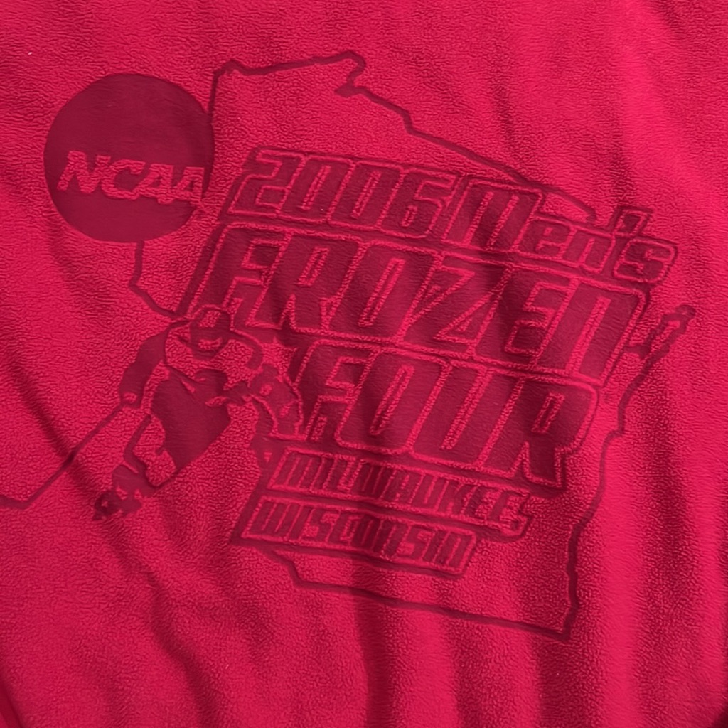 Vintage Ncaa Mens Frozen Four  Milwaukee Wi  2006  Crewneck Sweatshirt